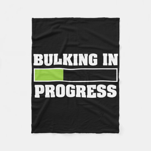 Bulking In Progress Lustiges Gewichtheben Bodybuil Fleecedecke (Vorderseite)