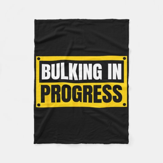 Bulking In Progress Lustiges Gewichtheben Bodybuil Fleecedecke (Vorderseite)