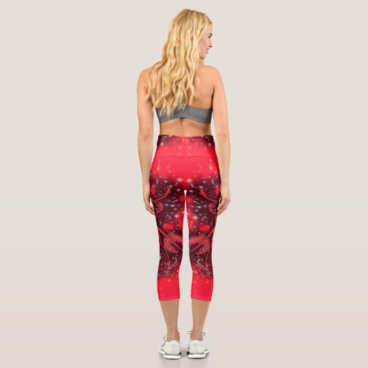 Bull Capri-Leggings in der Nacht der Roten Sterne Capri Leggings (Rückseite)