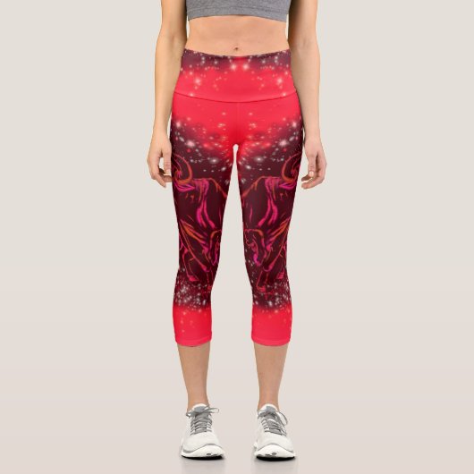 Bull Capri-Leggings in der Nacht der Roten Sterne Capri Leggings (Vorderseite)