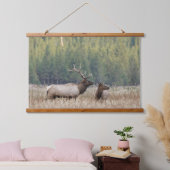 Bull Elk in Meadow | Yellowstone-Nationalpark Wandteppich Mit Holzrahmen (Schlafzimmer)