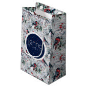 Bull finch & Christmas Berries Muster Kleine Geschenktüte (Rückseite Schrägansicht)