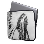 Bull sitzend, ein Hunkpapa-Sioux Laptopschutzhülle (Vorderseite Links)