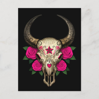 Bull Sugar Skull mit rosa Rosen auf schwarz Postkarte