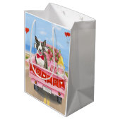 Bull Terrier Dog Valentine's Day Lkw Herz Mittlere Geschenktüte (Rückseite Schrägansicht)