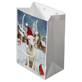 Bull Terrier Dog Winter Wunderland Weihnachtsfreud Mittlere Geschenktüte (Vorderseite Schrägansicht)