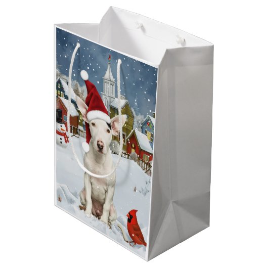 Bull Terrier Dog Winter Wunderland Weihnachtsfreud Mittlere Geschenktüte (Rückseite Schrägansicht)