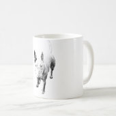 Bull Terrier Tasse – Seelischer Kampfgeist, im Mit (VorderseiteRechts)