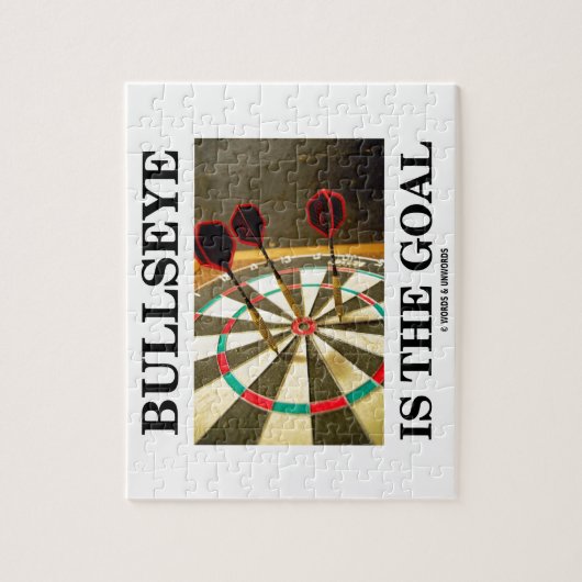 Bullauge ist das Ziel (drei Pfeile auf Dartboard) Puzzle (Vertikal)