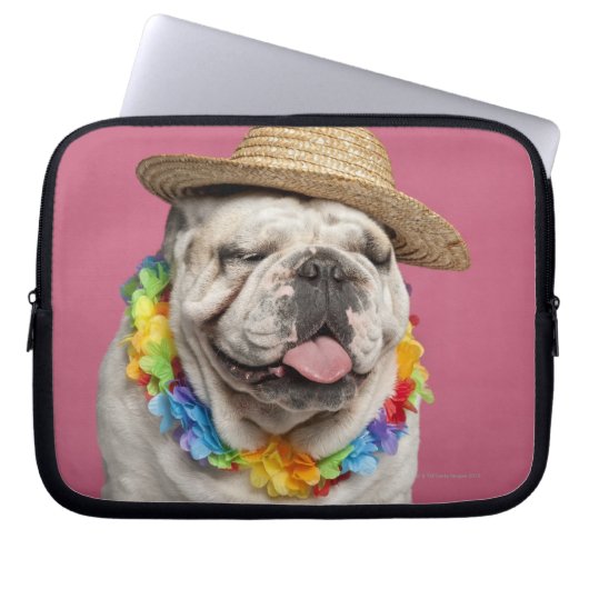 Bulldog (18 Monate alt) mit Strohhalm Laptopschutzhülle (Vorderseite)