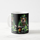 Bulldog Autofahrrad St. Patrick's Day Kaffeetasse (Vorderseite Links)