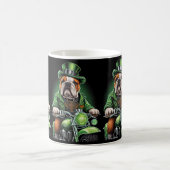 Bulldog Autofahrrad St. Patrick's Day Kaffeetasse (Mittel)