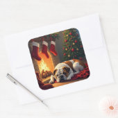 Bulldog by the Fireplace Christmas Painting Quadratischer Aufkleber (Umschlag)