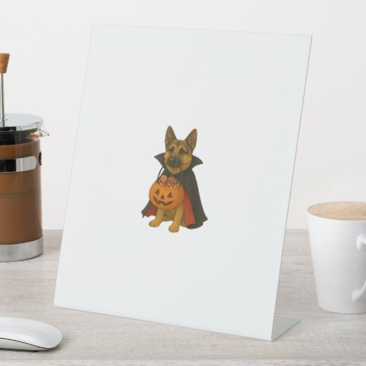 Bulldog Halloween Hund in Vampire Kostüm wi Sockelschild (In Situ)