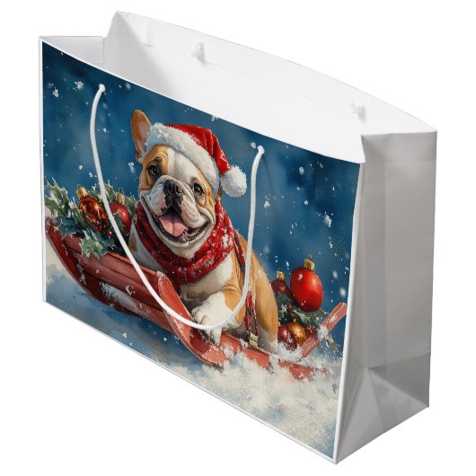 Bulldog in Sledge Lass es Schnee Weihnachten Große Geschenktüte (Rückseite Schrägansicht)