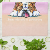 Bulldog ist ein ansprechender rosa Off-Leash Art™ Küchentuch (Gefaltet)