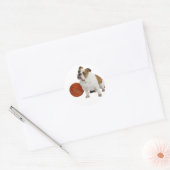 Bulldog mit Basketball Runder Aufkleber (Umschlag)
