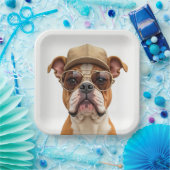 Bulldog mit einer Cap und Sonnenbrille Pappteller (Party)