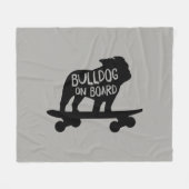 Bulldog on Board Skateboarding Dog Silhouette Fleecedecke (Vorderseite (Horizontal))