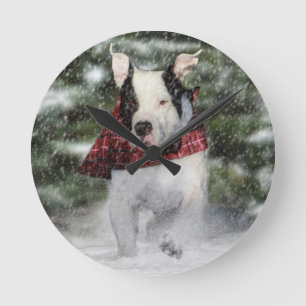Bulldog Rescue Pup Dashing through the Snow Runde Wanduhr