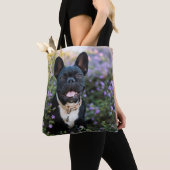 Bulldog-Stände in Blume Tasche (Von Nahem)