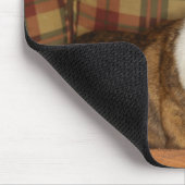 Bulldogge auf einem Sofa Mousepad (Ecke)