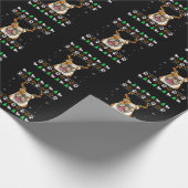 Bulldogge mit Antlern in einem UGLY Weihnachten Geschenkpapier (Ecke)