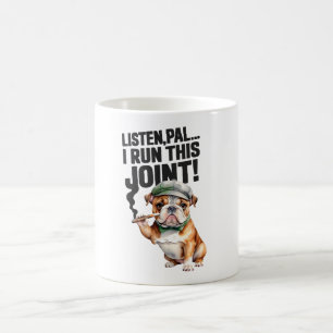 Bulldogge rennt diese Tasse Kaffee