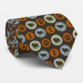 Bulldogs Muster mit Paw Prints und Dog Biscuits Krawatte (Gerollt)