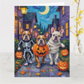 Bulldogs Trick-or-Treating in Halloween-Kostümen Karte (Gelbe Blume)