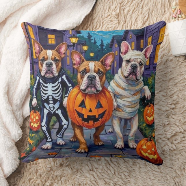 Bulldogs Trick-or-Treating in Halloween-Kostümen Kissen (Decke)