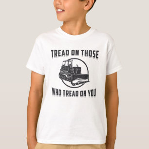 Bulldozer-Treppe für Bauarbeiter auf Ihrer Website T-Shirt