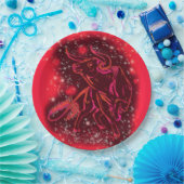 Bullen, die in roten, starren Nachtpapieren laufen Pappteller (Party)