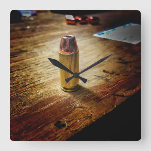 Bullet Clock Quadratische Wanduhr