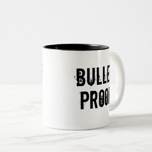 BULLETPROOF ZWEIFARBIGE TASSE (VorderseiteRechts)