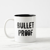 BULLETPROOF ZWEIFARBIGE TASSE (Links)