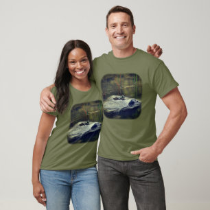 Bullfrog auf Felsen in der Natur des Sees  T-Shirt