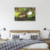 Bullfrog in Lily Pond Leinwanddruck (Insitu (Schlafzimmer))