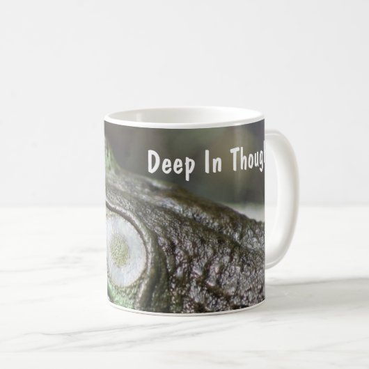 Bullfrog tief in gedanklichen Gefecht Kaffeetasse (VorderseiteRechts)