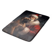 Bullmastiff mit Weihnachtsmann Weihnachten Badematte (Schrägansicht)