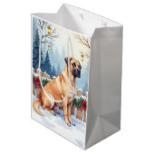 Bullmastiff Winter Forest Holly Christmas Art Mittlere Geschenktüte (Rückseite Schrägansicht)