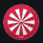Bullseye der polnischen Flagge Dartscheibe<br><div class="desc">Polen Flag Patriot's Bullseye Dart Board. Mit Stil anstreben! Dieses auffallende Dartboard, das in den Farben der polnischen Fahne mit einer kleinen Darstellung der Nationalflagge ausgekleidet ist, sehr subtil in der Mitte integriert, ist mehr als nur ein Spiel - es ist eine Aussage. Egal, ob Sie Ihren Wurf perfektionieren oder...</div>