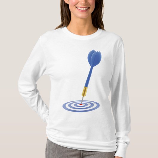 Bullseye Hit Blue Dart on Target T-Shirt (Vorderseite)