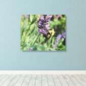 Bumble Bee and Lavender Stretched Canvas Print Leinwanddruck (Insitu (Holzboden))
