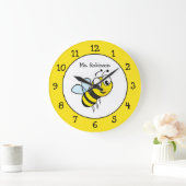 Bumble-Bienenlehrerin im Klassenzimmer Große Wanduhr (Zuhause)