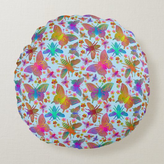 Bumbling Butterflies in Fresh Air DC Rundes Kissen (Vorderseite)