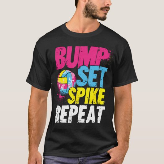 Bump Set Spike Wiederholung T-Shirt (Vorderseite)