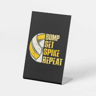 Bump Set Spike Wiederholung Volleyball Funny Funny Sockelschild