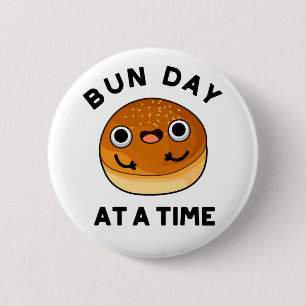 Bun Day in einer Zeit lustige Food Puff Button