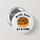 Bun Day in einer Zeit lustige Food Puff Button (Vorne & Hinten)
